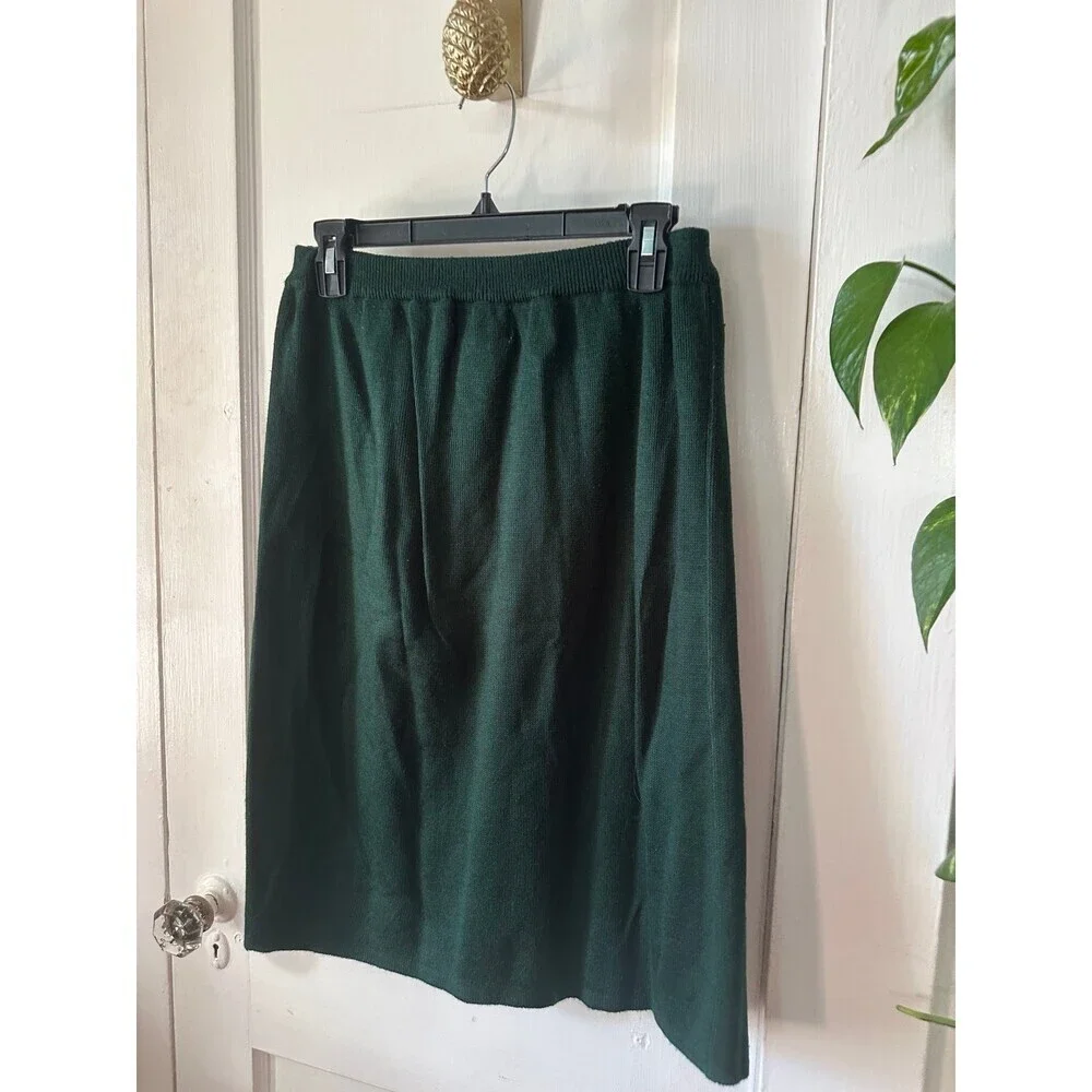 Segue Women’s size medium green Skirt